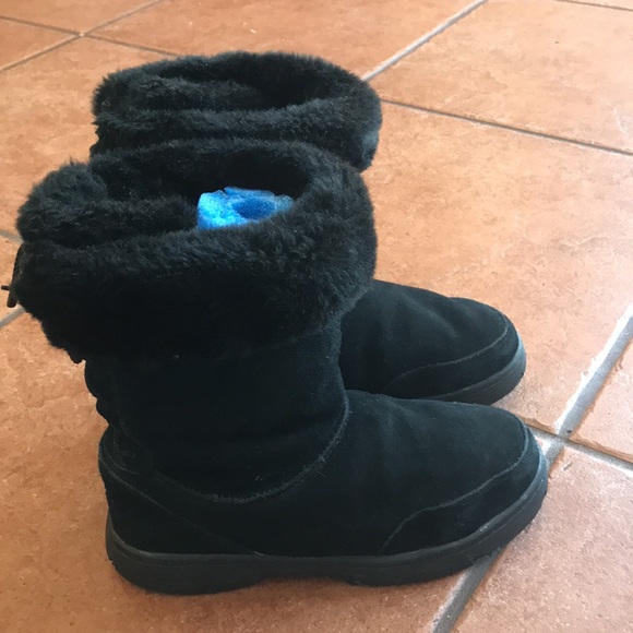 Ugg black leather sheepskin winter boots shoes size W9 - Picture 1 of 16